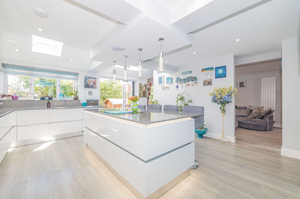 Property photo 2 of 19 Picture 2