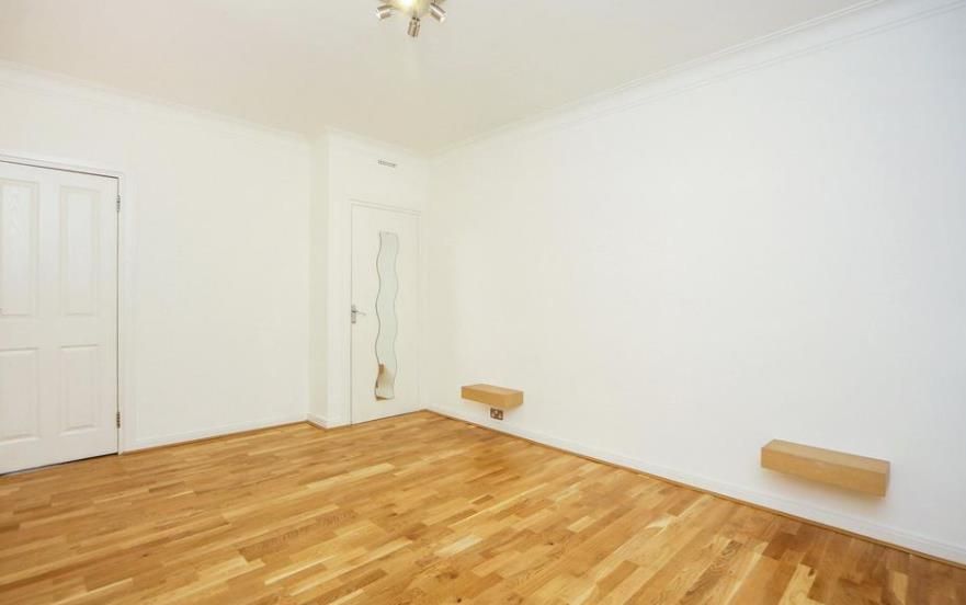 Property photo 3 of 8 2 York Mansions 2 23.12.Png