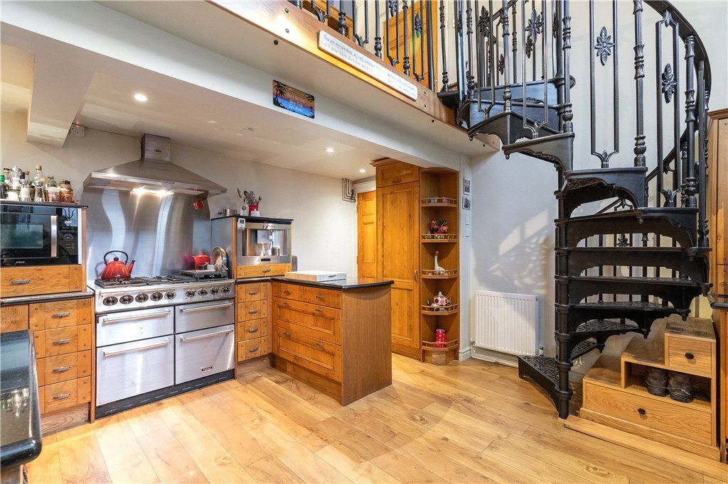 Property photo 3 of 34 Kitchen