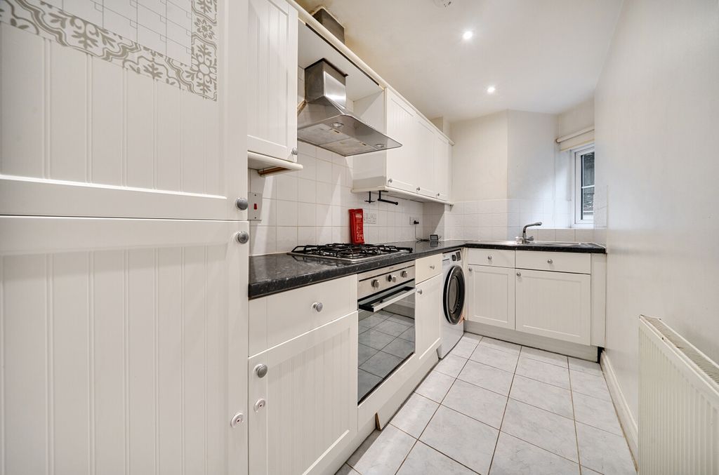 Property photo 3 of 9 Kitchen