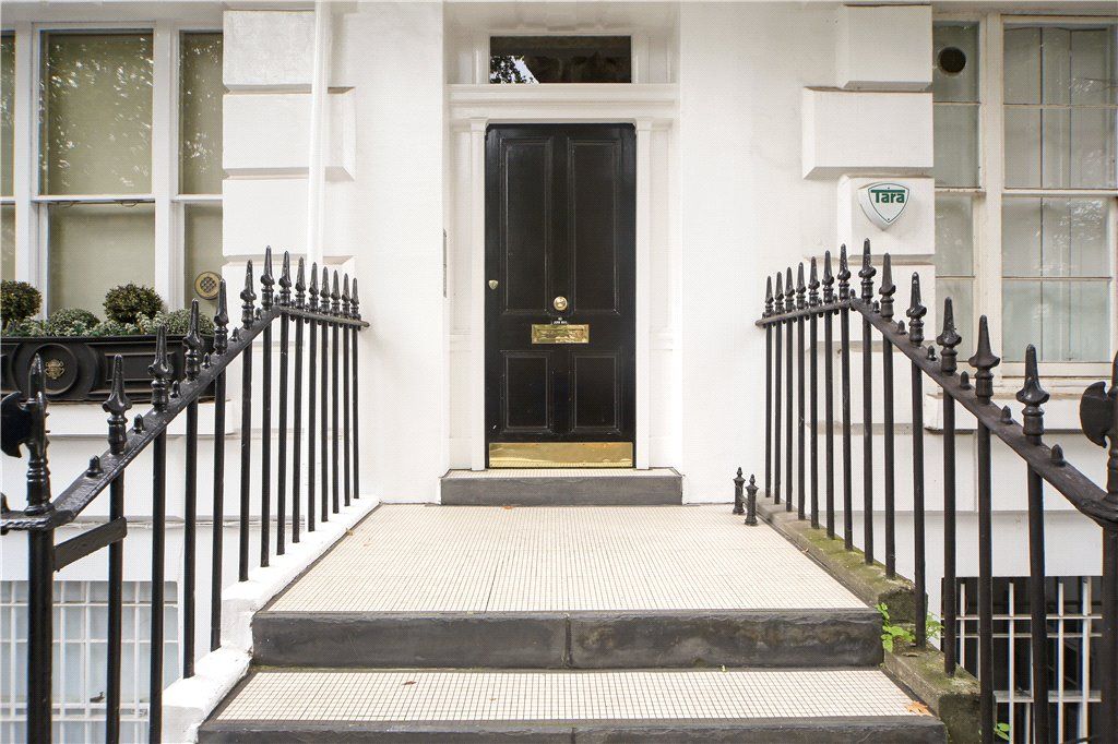 Property photo 2 of 8 Ovington Square
