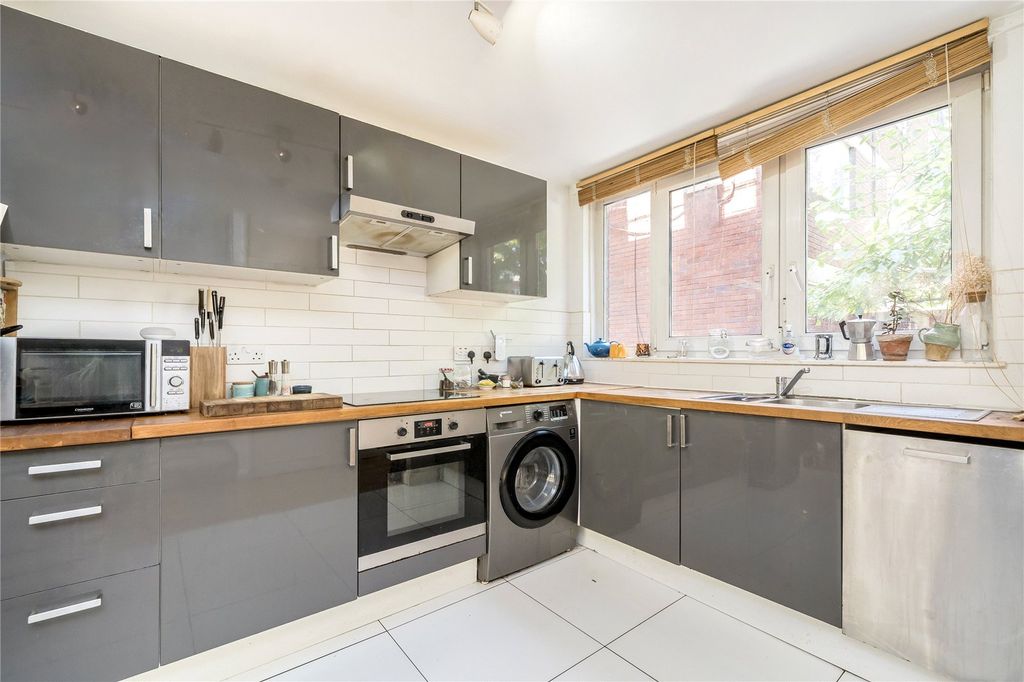 Property photo 1 of 8 Kitchen