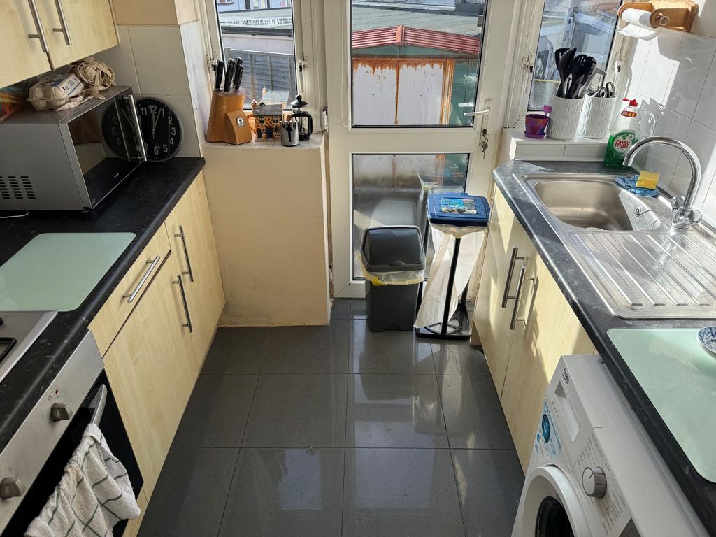 Property photo 3 of 8 Picture No. 04