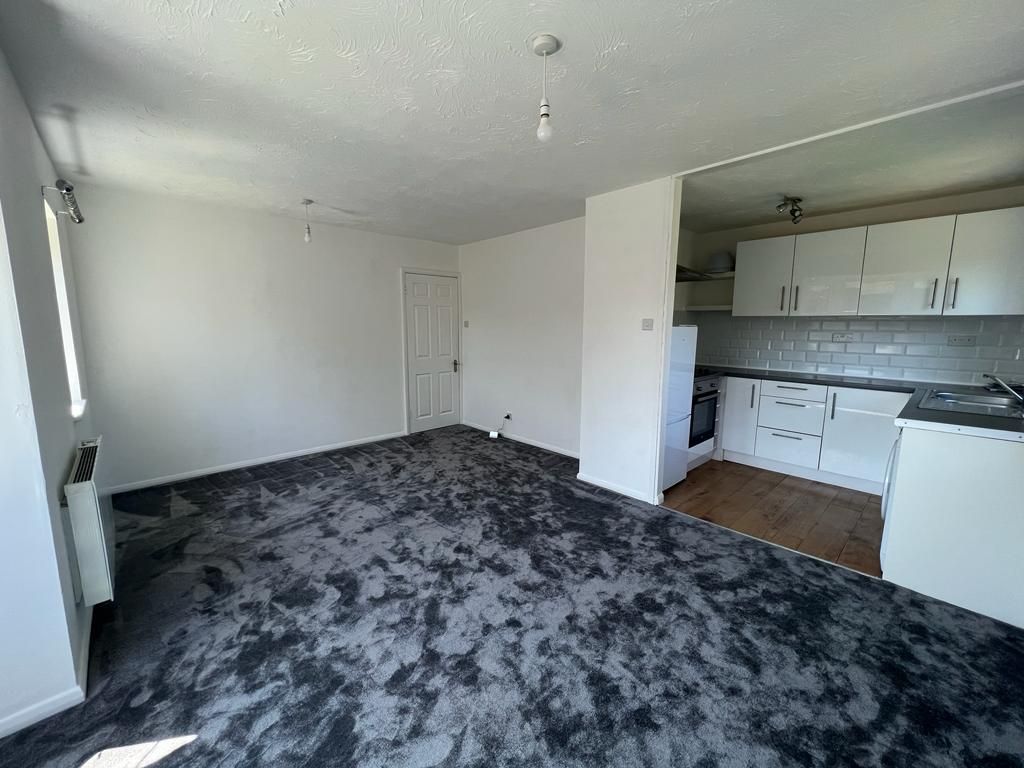 Property photo 3 of 6 Living Room