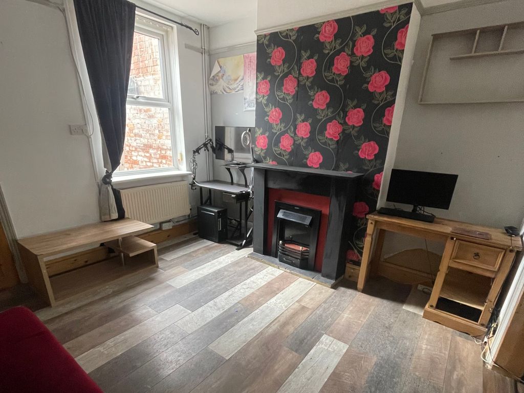 Property photo 2 of 9