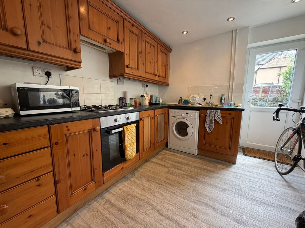 Property photo 2 of 8 16615B43-Bf0A-44B2-9F7F-4Df24Daa45ba