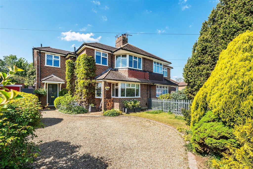 Property photo 1 of 22 16-Nutcroft-Grove-8.Jpg