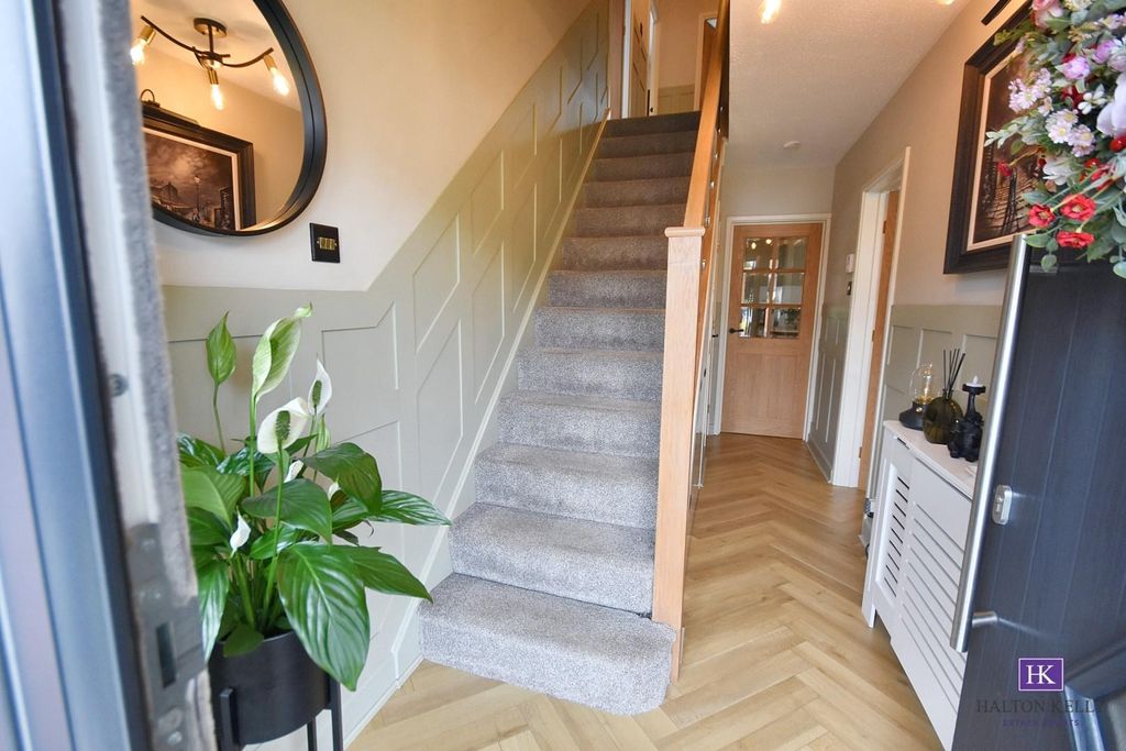 Property photo 2 of 43 Entrance Hallway