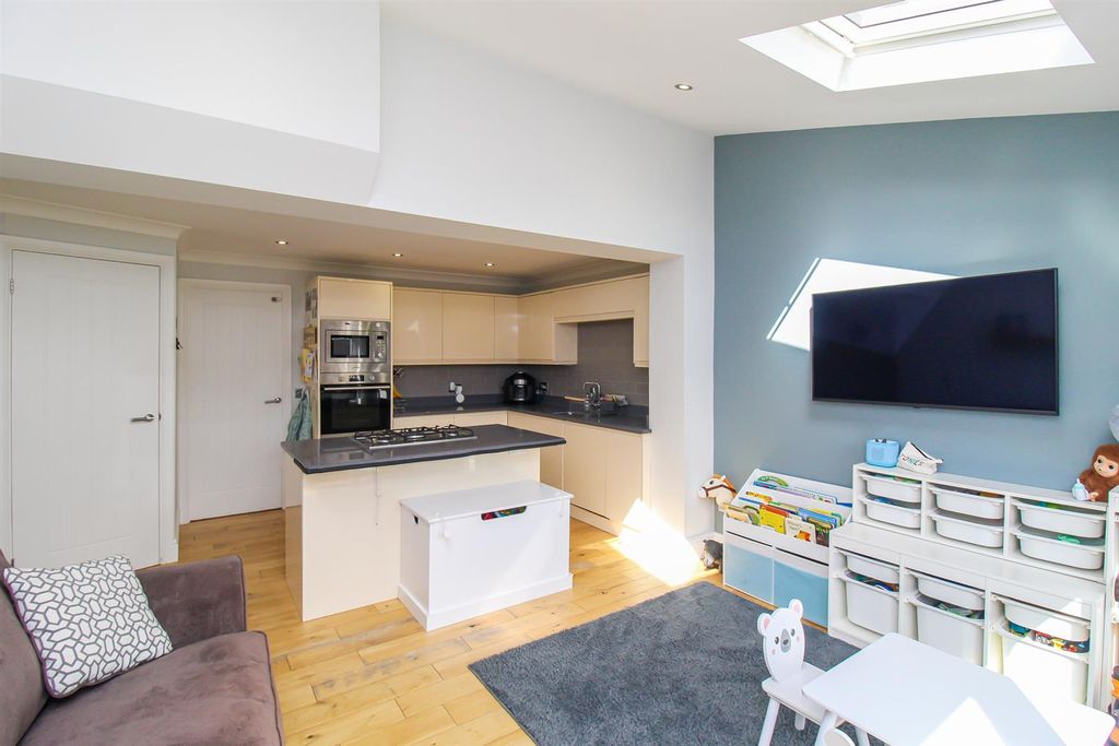 Property photo 2 of 12