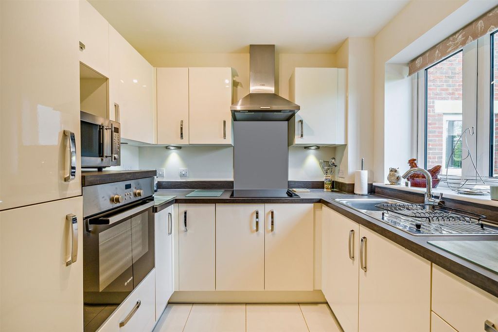 Property photo 2 of 10 Kitchen