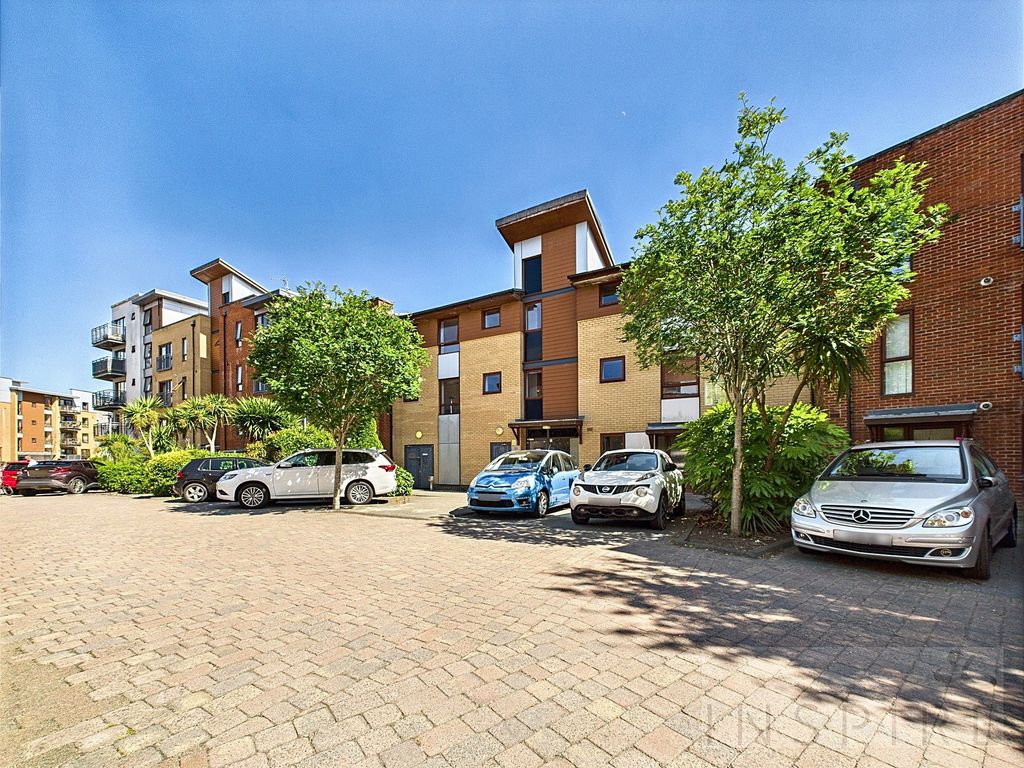 Property photo 1 of 11