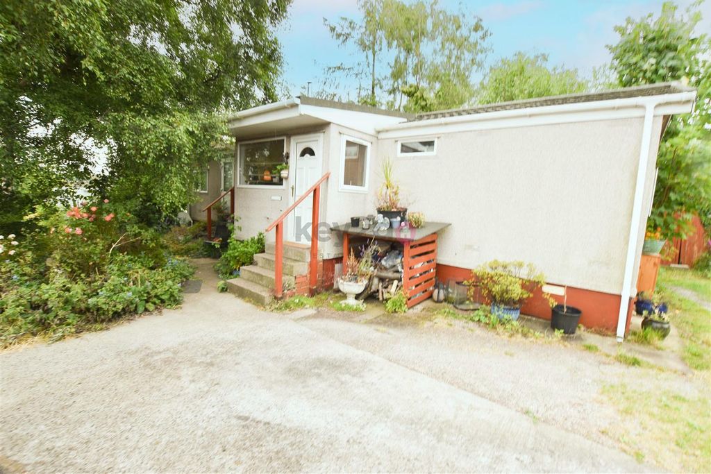 Property photo 2 of 11 8.Jpeg