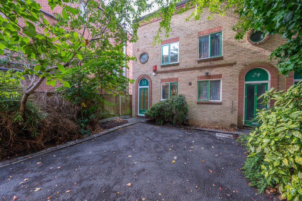 Property photo 1 of 21 Front.