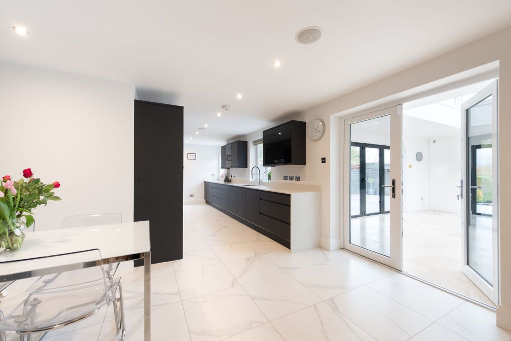 Property photo 3 of 21