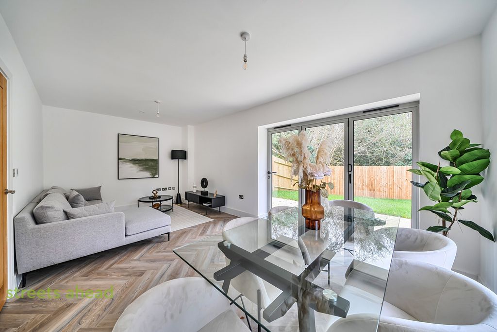 Property photo 2 of 19 25B37c0E-E388-487...