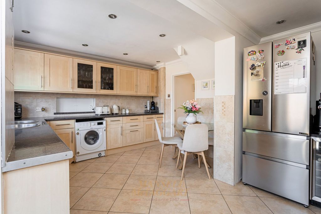 Property photo 2 of 24