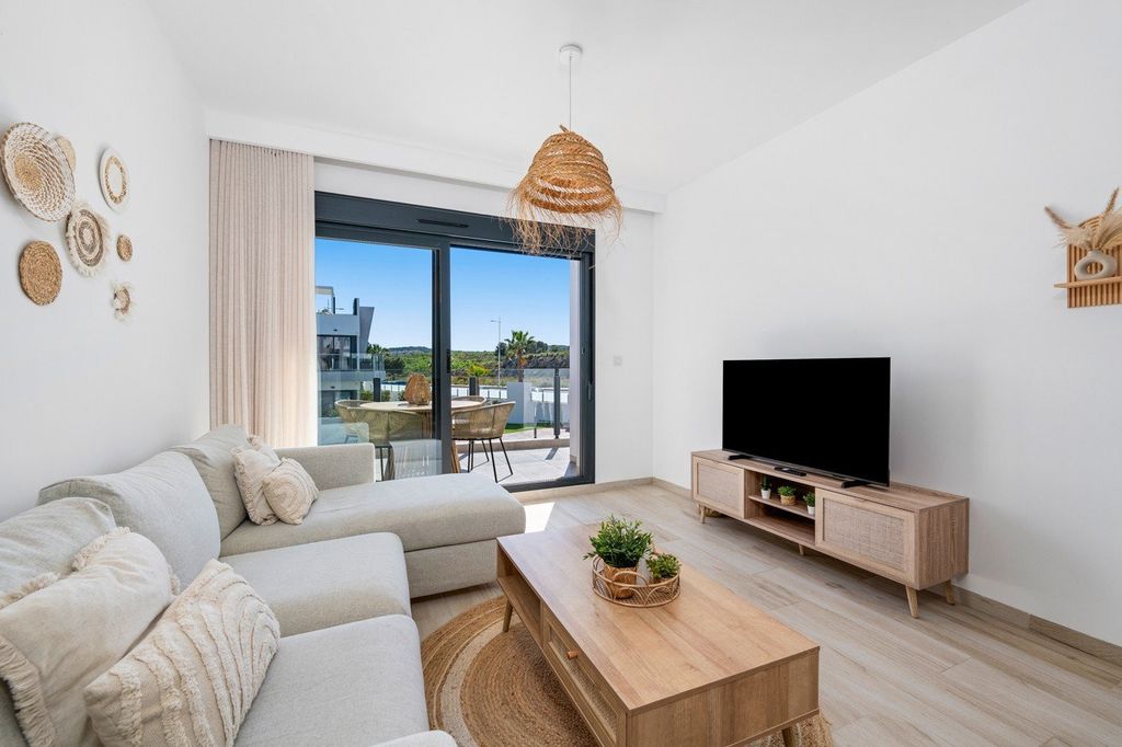 Property photo 2 of 35