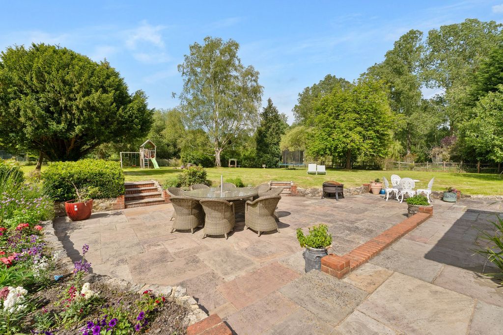 Property photo 2 of 31