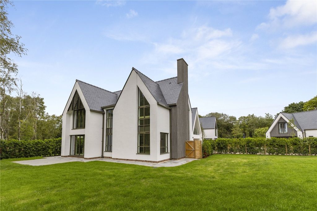 Property photo 2 of 17 Lowood