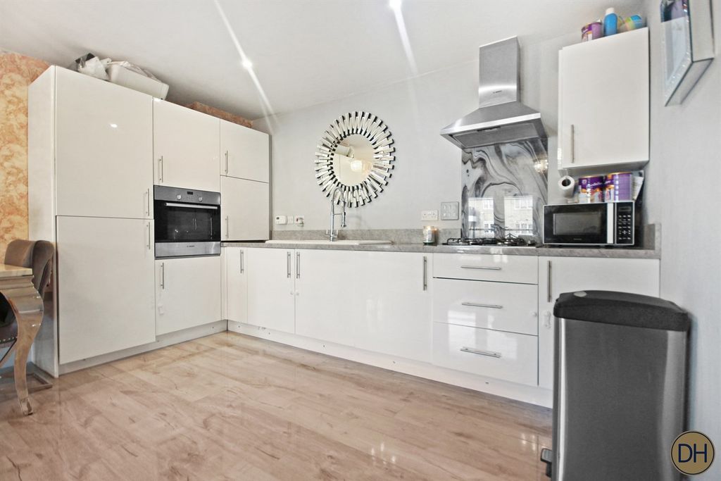 Property photo 3 of 10 Blenheim Square