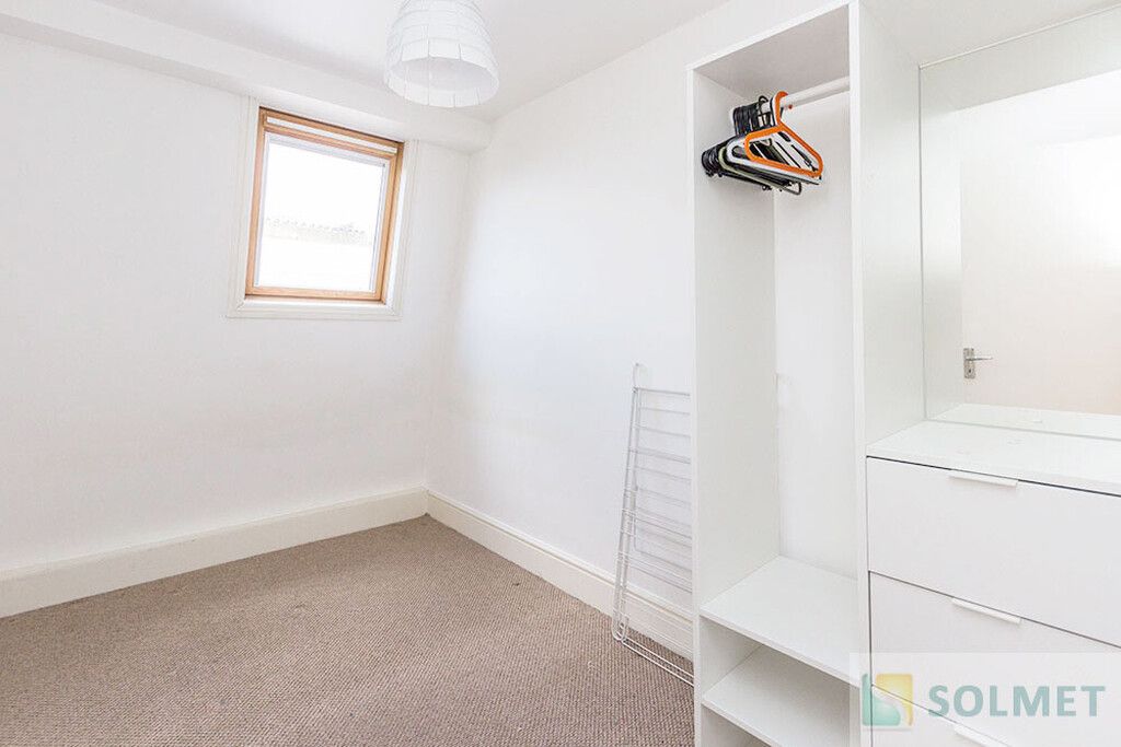 Property photo 3 of 8 5