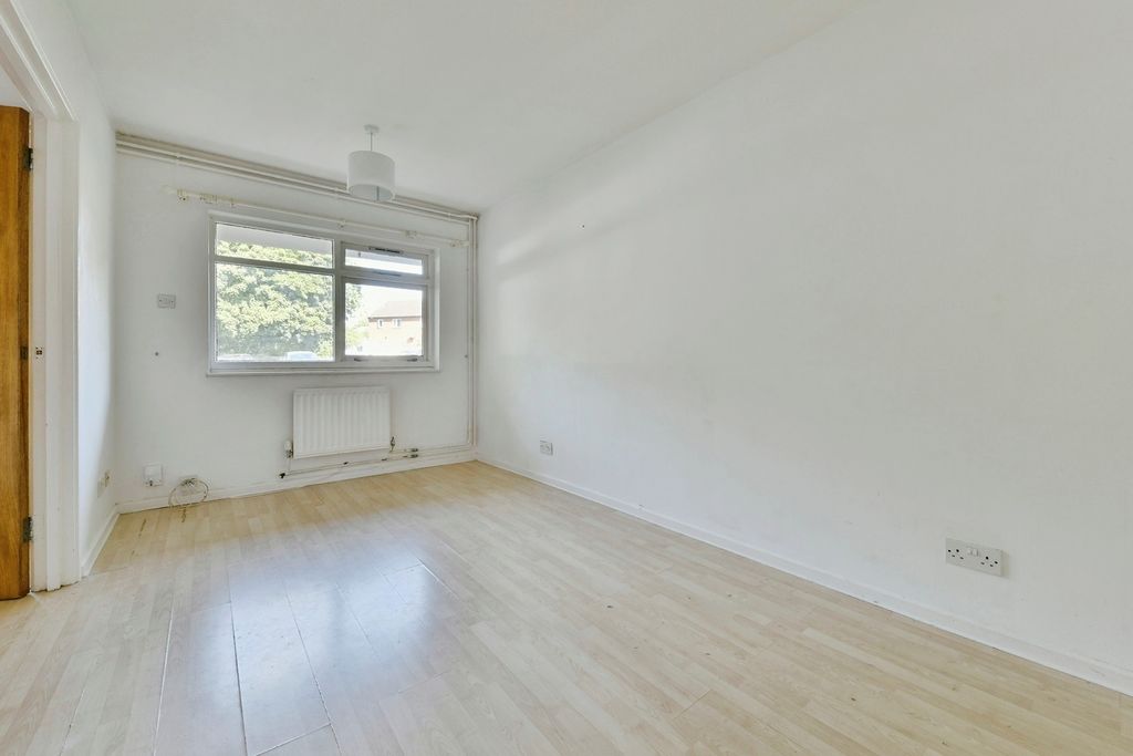 Property photo 3 of 17 Living Room