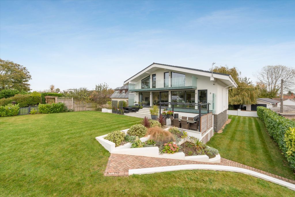 Property photo 3 of 24 Image