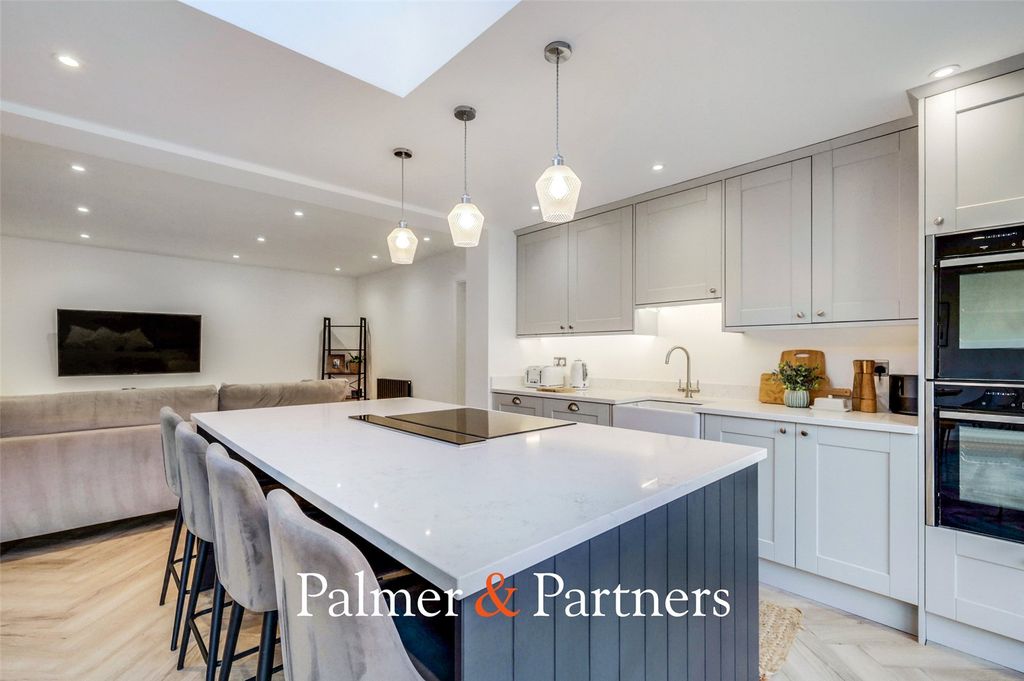 Property photo 3 of 31 Picture No. 23