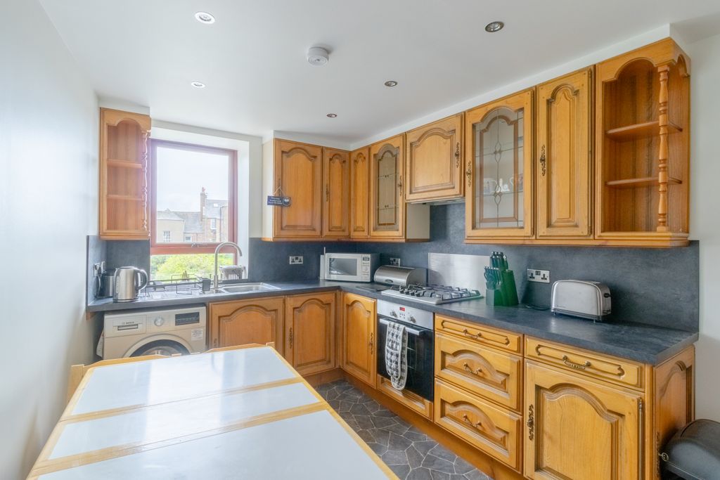 Property photo 3 of 17 Kitchen