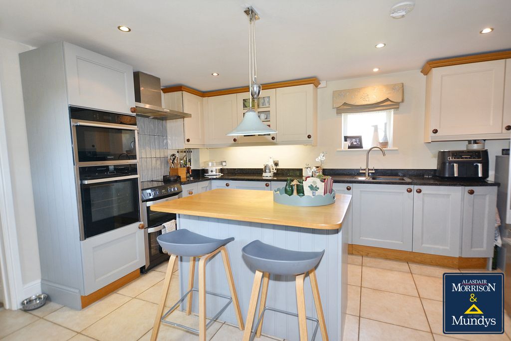 Property photo 3 of 27 Breakfast Kitchen