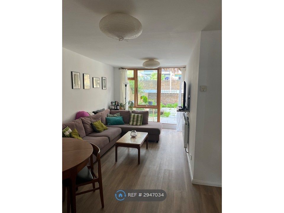 Property photo 1 of 7 Living Room