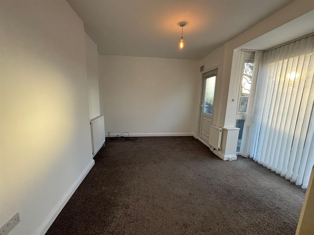 Property photo 3 of 9 Diningroom.Jpg