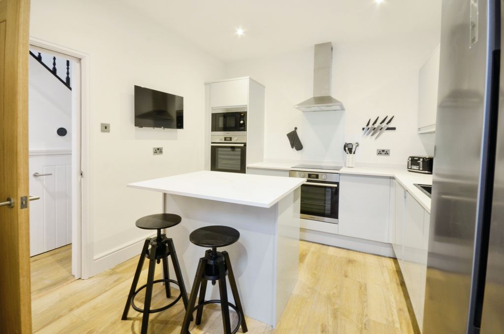 Property photo 1 of 4 Kitchen