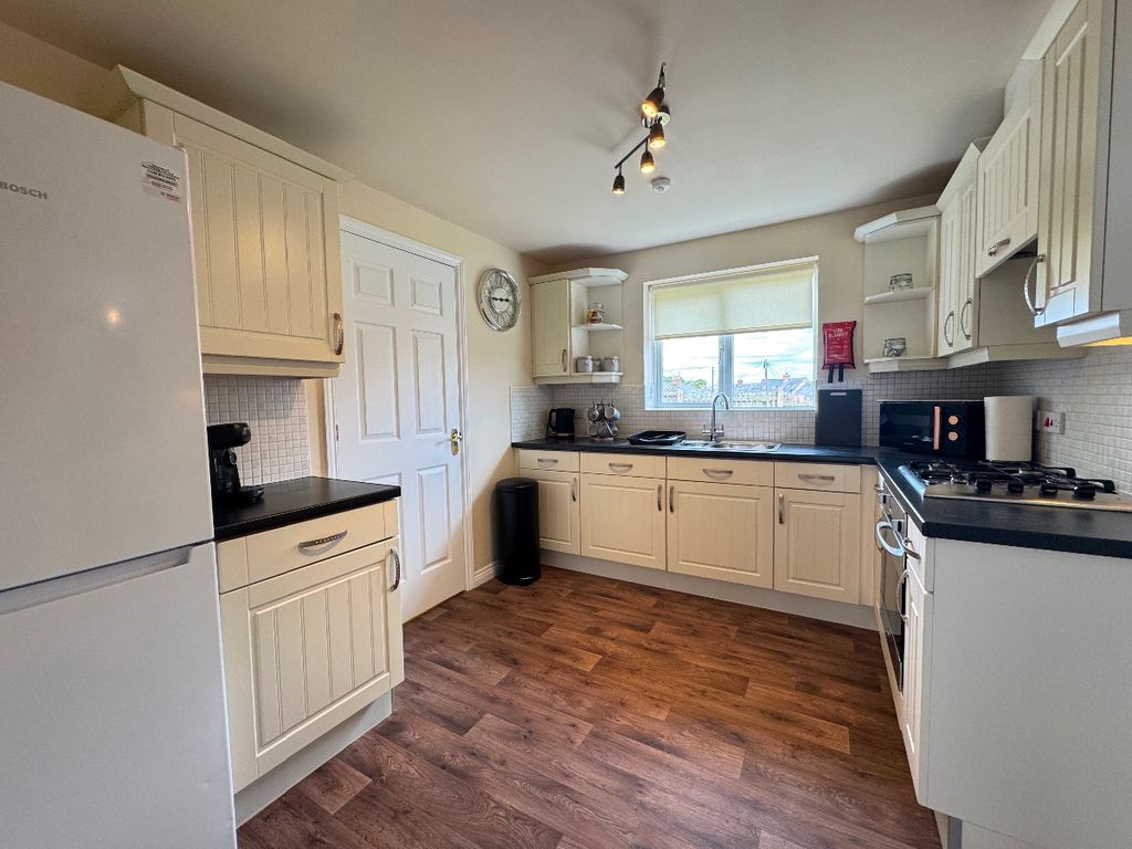 Property photo 2 of 27