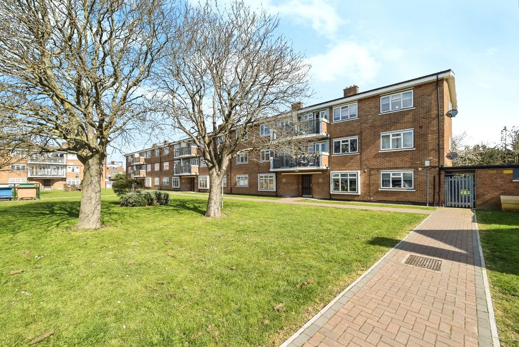 Property photo 1 of 17 Picture No. 12