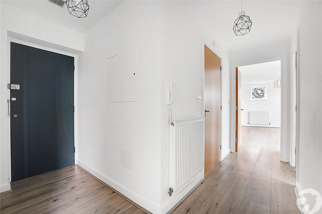 Property photo 2 of 21 Entrance Hall