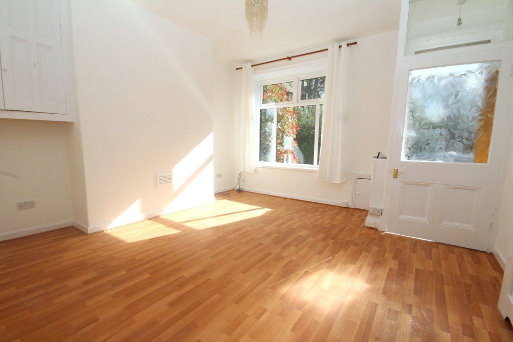 Property photo 3 of 12 Lounge