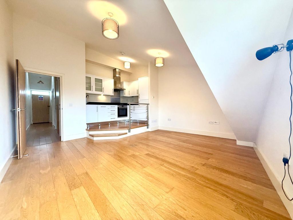 Property photo 1 of 6 Whatsapp Image 2025-11-17 At 11.07.18_6415B090