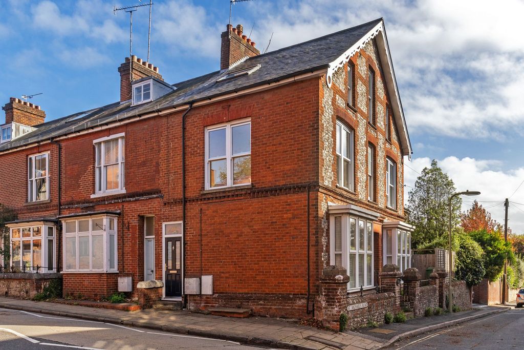 Property photo 1 of 8