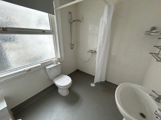 Property photo 3 of 4 Modern Wetroom
