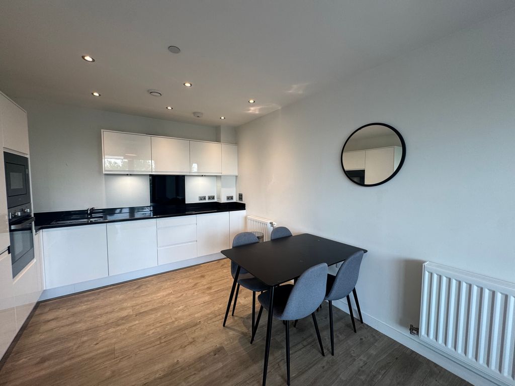 Property photo 2 of 14 Image00010