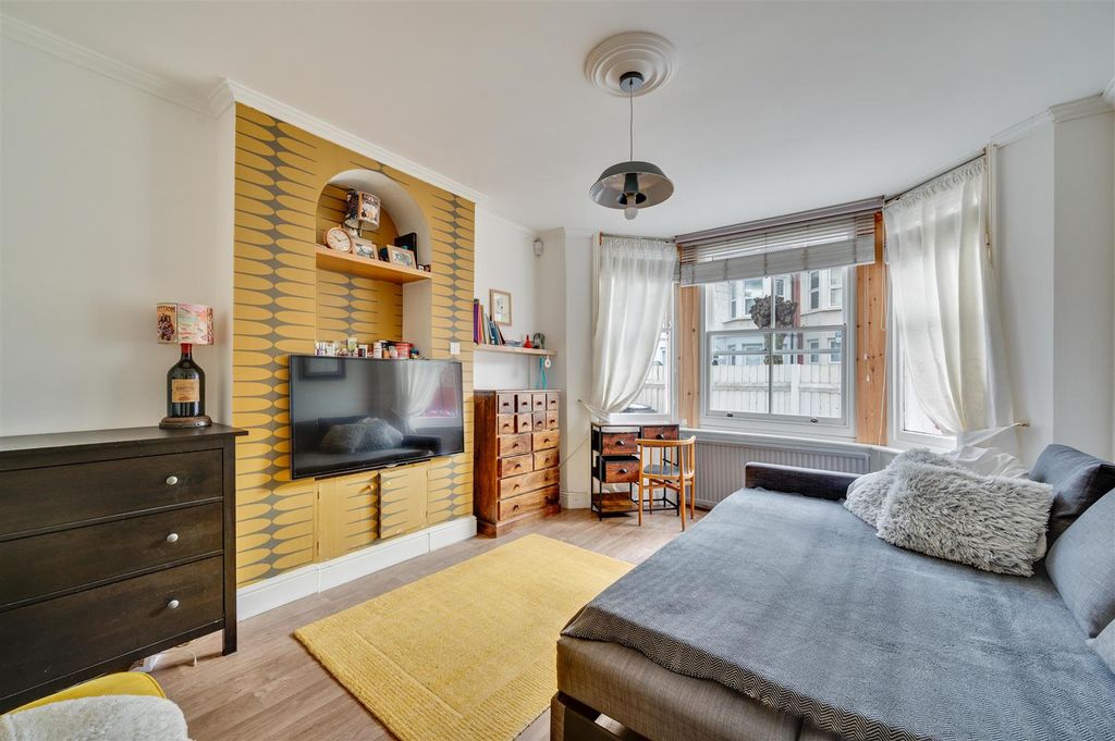 Property photo 3 of 14 Daniels_Churchmead Road, London, Nw10 2Jx_002.Jpg