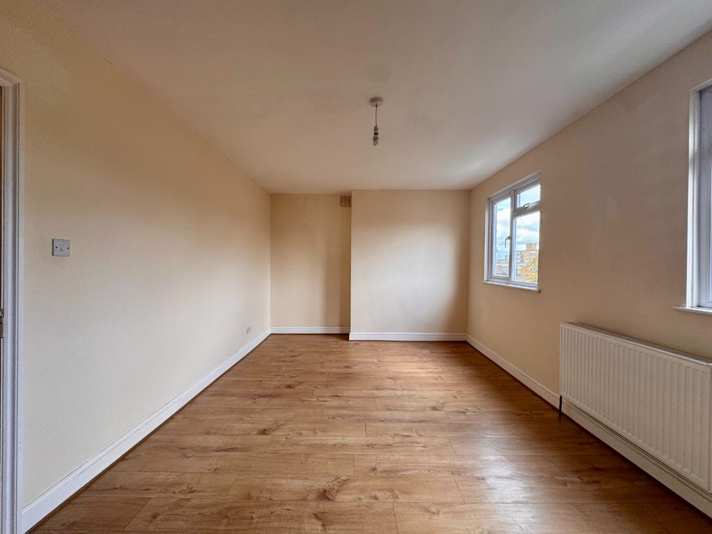 Property photo 2 of 9 5564793