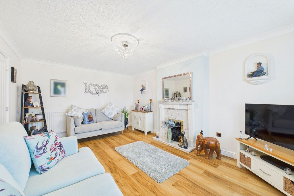 Property photo 3 of 23