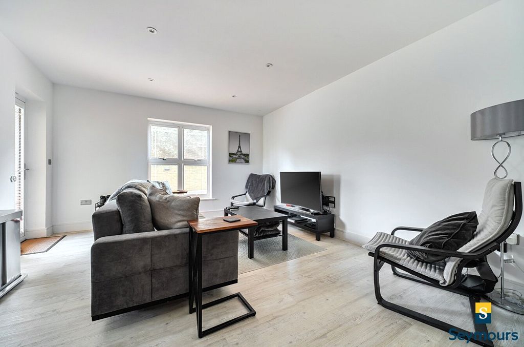 Property photo 2 of 17 Living Room