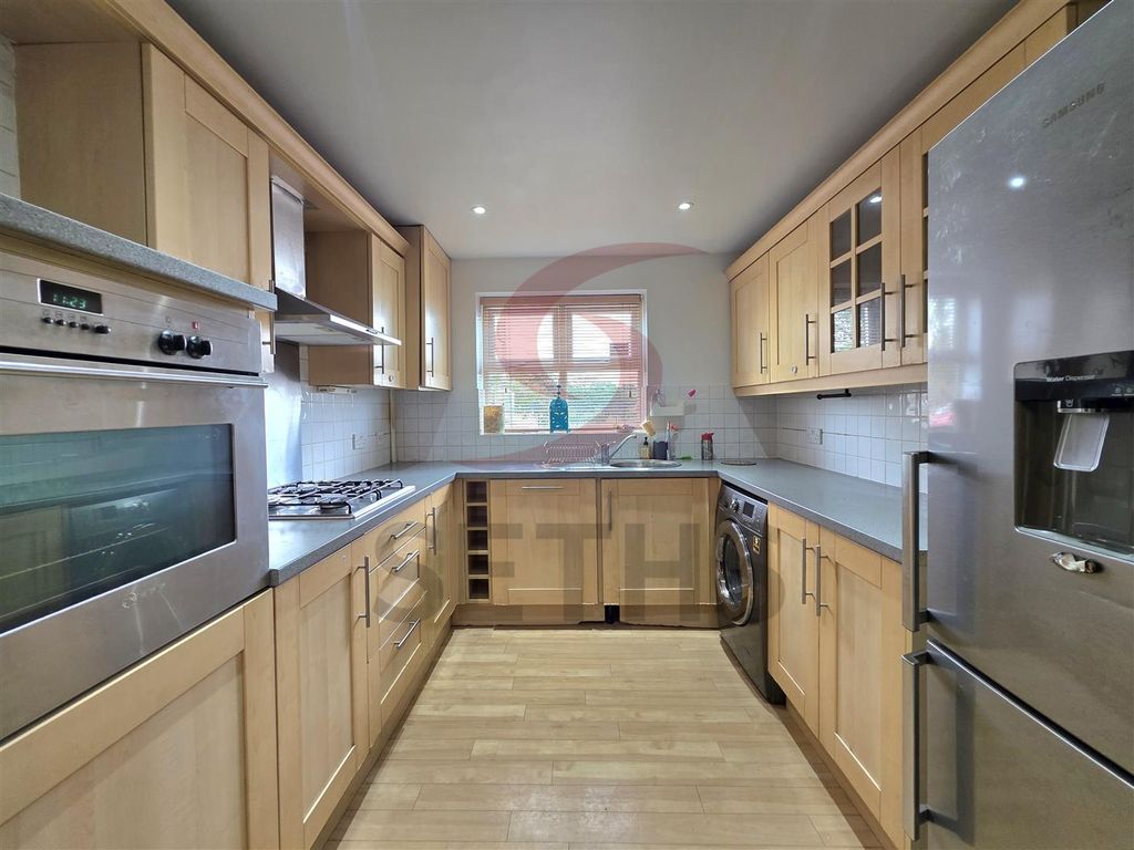 Property photo 3 of 12 Kitchen