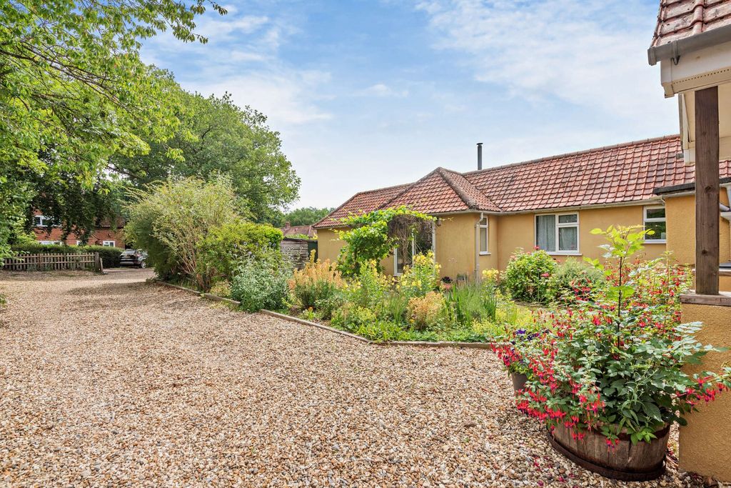 Property photo 2 of 25 Picture No. 05