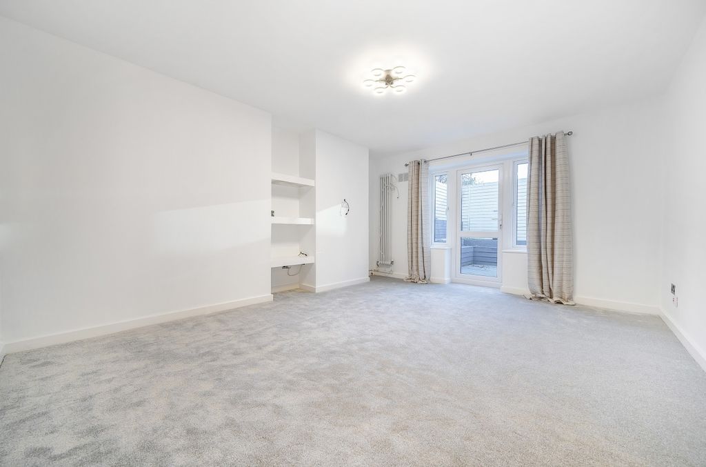 Property photo 3 of 15 Bedroom