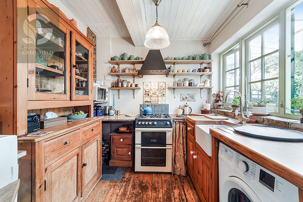 Property photo 3 of 16 Meadowview Road, West Ewell, Epsom, Surrey, Kt19 9Ts