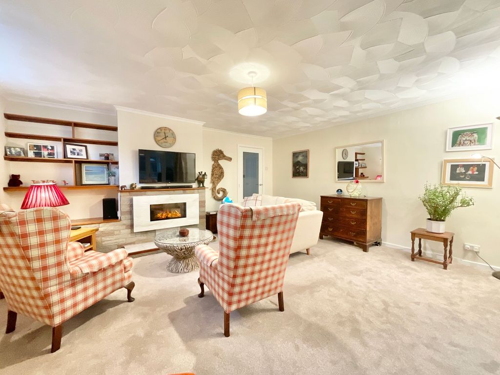 Property photo 3 of 32